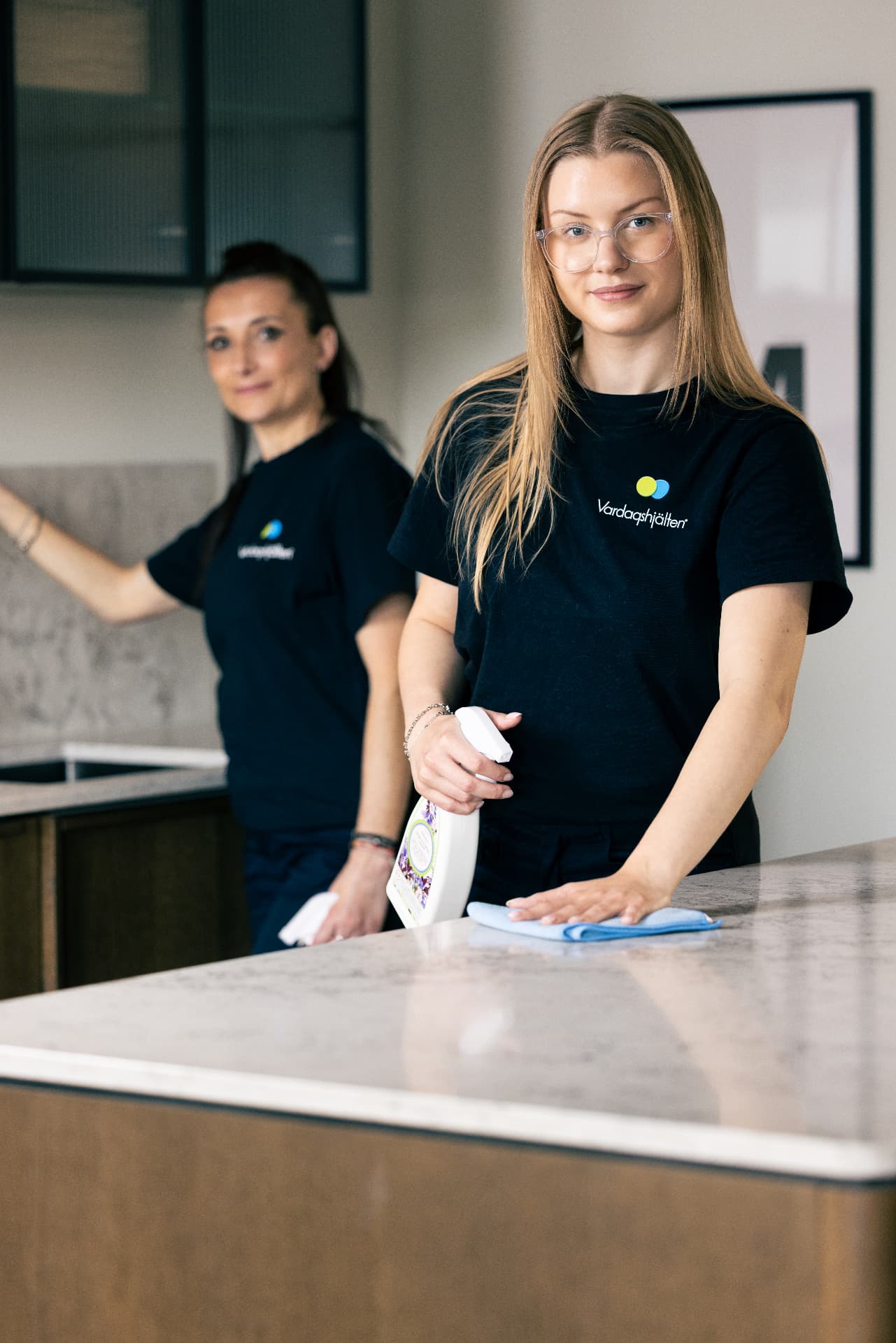 Vardagshjältens städpersonal i arbete